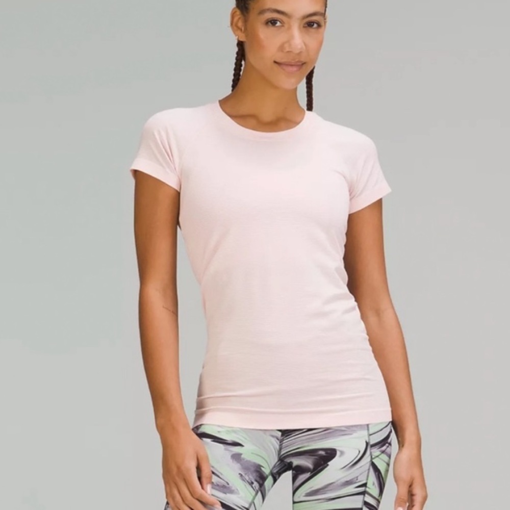 Lululemon swiftly tech short sleeve 2.0 STRAWBERRY MILKSHAKE💕 - Picture 4 of 5